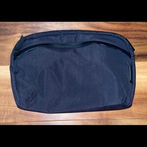 Alpaka Flight Sling 2L